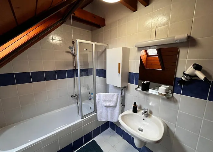 Lugasvendeghazbarnag Apartment